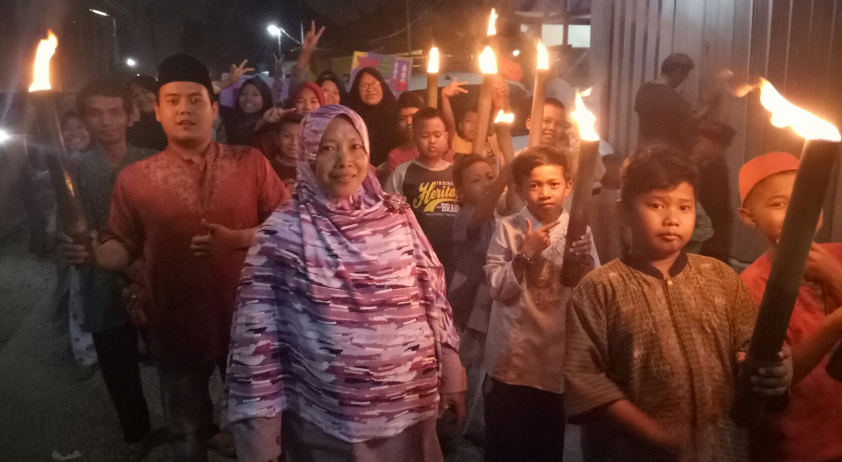 Jamaah Musholla Nur Rahmatullah Pawai Obor Sambut Tahun Baru Islam