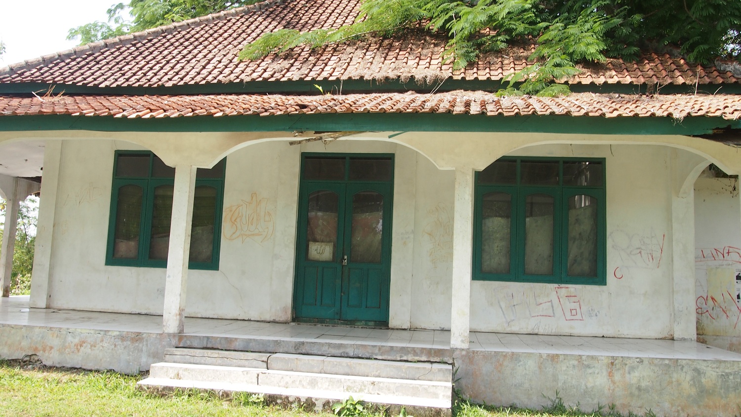 Miris Masjid Terbengkalai Sering Dijadikan Tempat Maksiat Bagian 1